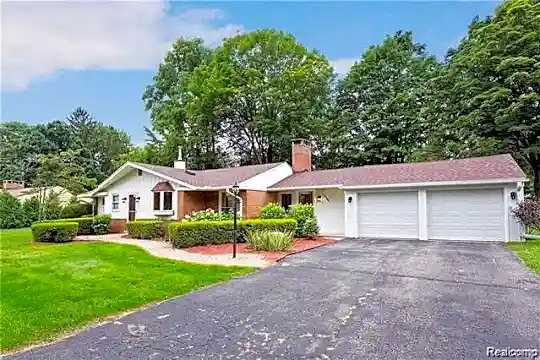 6840 E Dartmoor Rd Photo 2