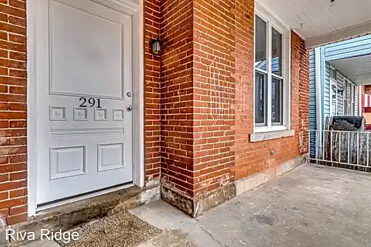 291 W Elizabeth St Photo 2