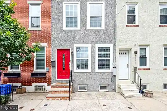2323 Montrose St Photo 1
