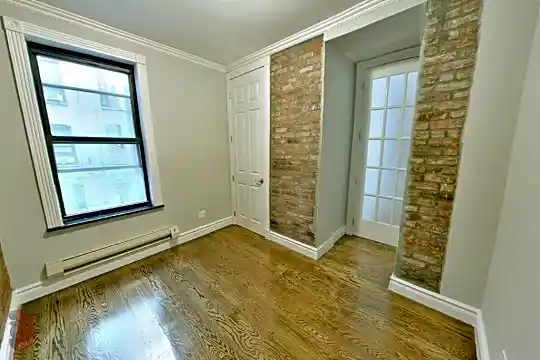 346 E 18th St Photo 2