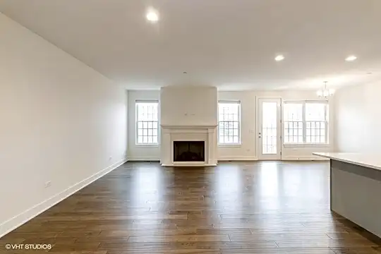720 Derby Ln Photo 2