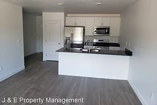 511 May Dr Photo 2