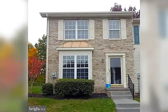301 Sutton Ct Photo 1