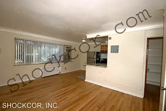 1531 Leyden St Photo 2