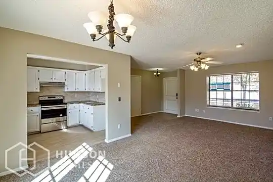 800 Branchwood Dr Photo 2