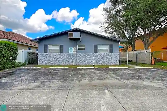 2505 NW 13th Ct Photo 1