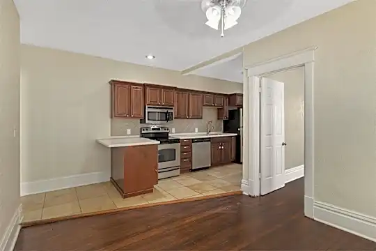 1612 Jefferson St Photo 2