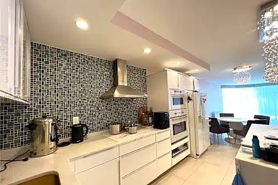 20100 W Country Club Dr #909 Photo 1
