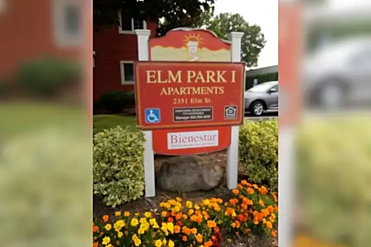 Elm Park Apartments Photo 2