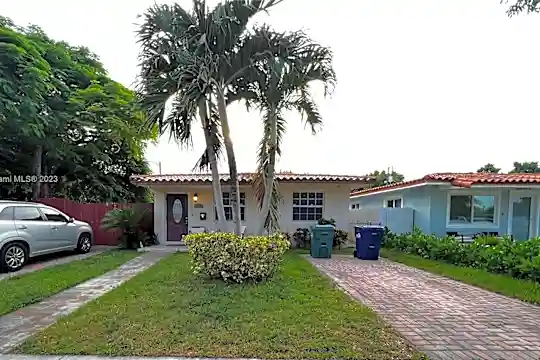 3240 SW 69th Ave Photo 1