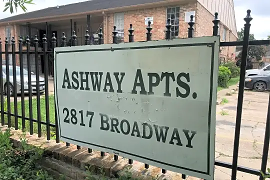 Ashway Apartments Photo 2