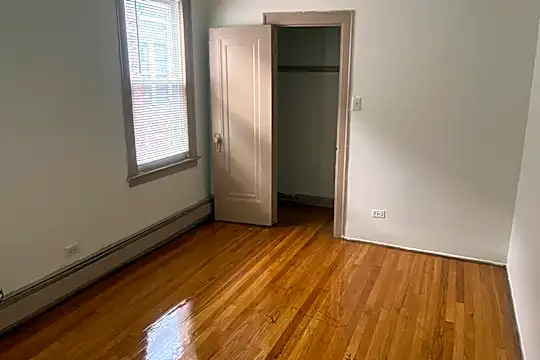 7352 S Emerald Ave #2 Photo 2