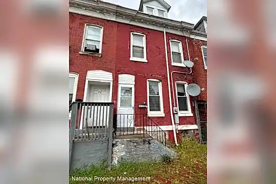 468 W Hanover St Photo 1