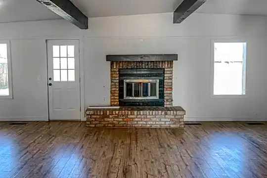 2510 47th St Photo 2