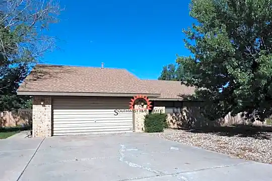 1424 Lexington Rd Photo 1