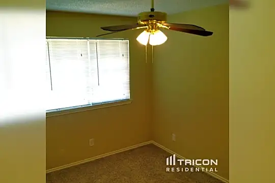 1205 Laurel Lane Photo 2