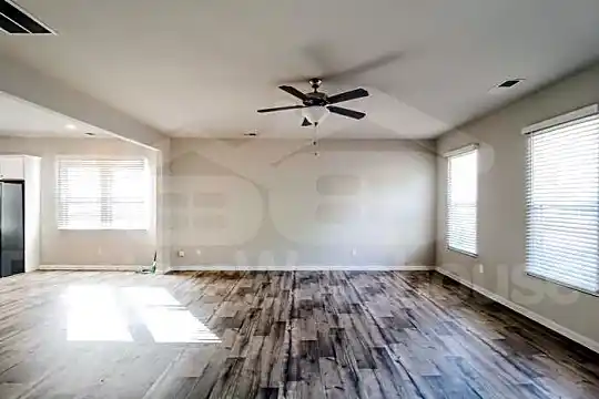 1534 Temple Ave Photo 2