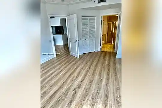 808 Brickell Key Dr #3307 Photo 1