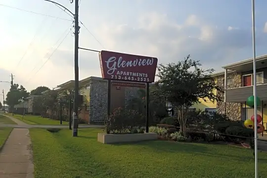 Glenview Apartments Photo 2