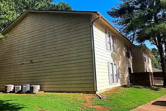 Stonewall Apts Photo 1