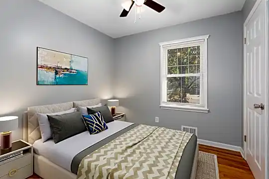 612 NW Fair Ln Photo 2
