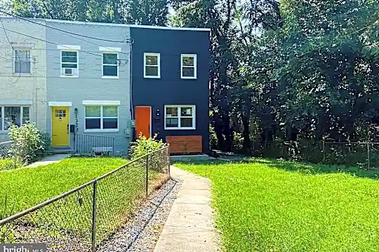 1321 Talbert Terrace SE Photo 2