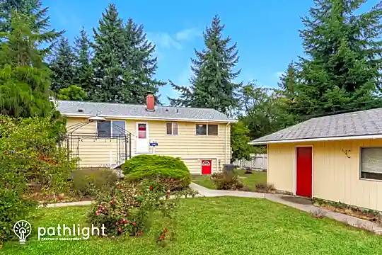 3221 Quatermass Ave NE Photo 2
