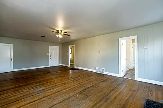 1914 25th St Photo 2