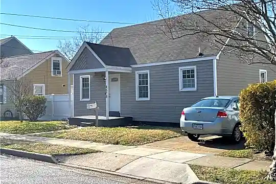 4578 Hampshire Ave Photo 2