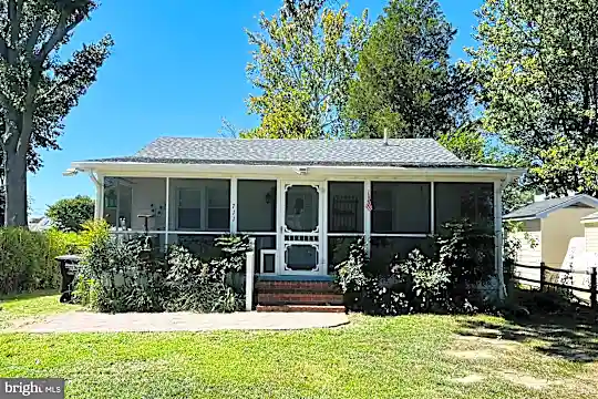 711 Lossing Ave Photo 2