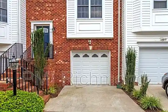 6909 Stratford Townes Way Photo 1