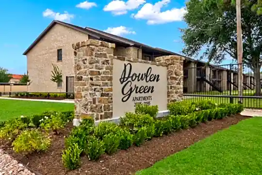 2075 Dowlen Rd Photo 1
