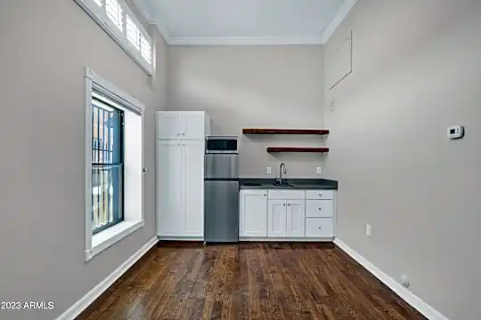 5753 W Glendale Ave #102 Photo 2