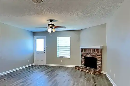 2732 Cresthaven Dr Photo 2