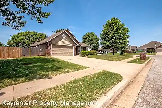 11604 S 104th E Ave Photo 2