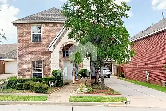 105 Constitution Dr Photo 1