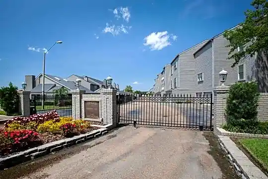 105 Breakers Ln Photo 1