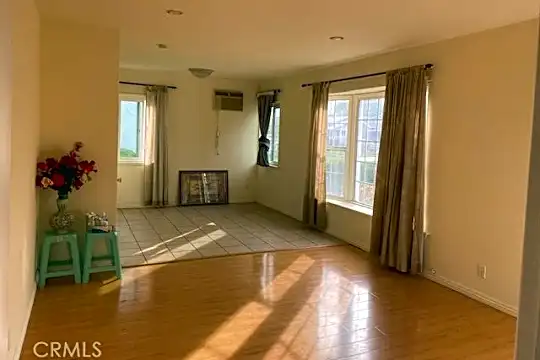 4564 Shasta Pl Photo 2