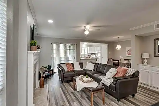 15151 Berry Trail #401 Photo 2