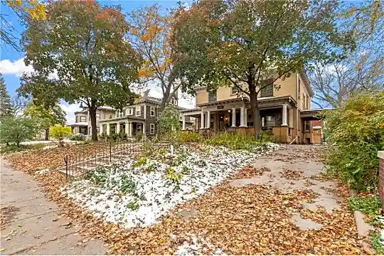 2312 Pillsbury Ave Photo 2
