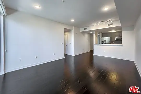 436 S Virgil Ave #505 Photo 2