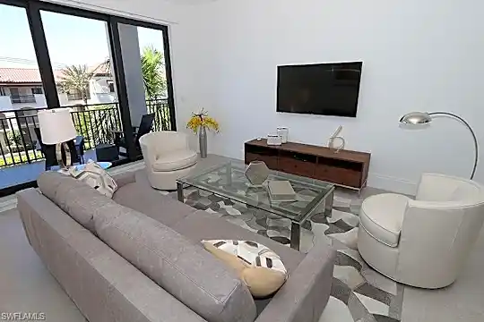 1035 3rd Ave S #303 Photo 2