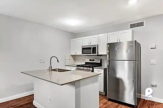 902 Romeria Dr 112 Photo 1