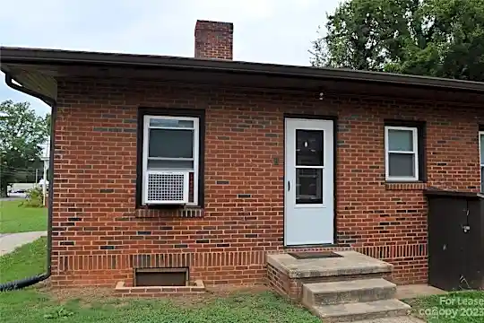 908 W Front St #B Photo 2
