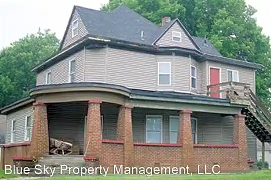 800 W North St Photo 2