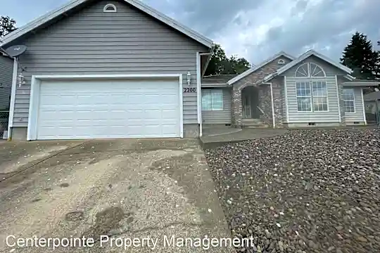 2200 NW Witherspoon Ave Photo 2