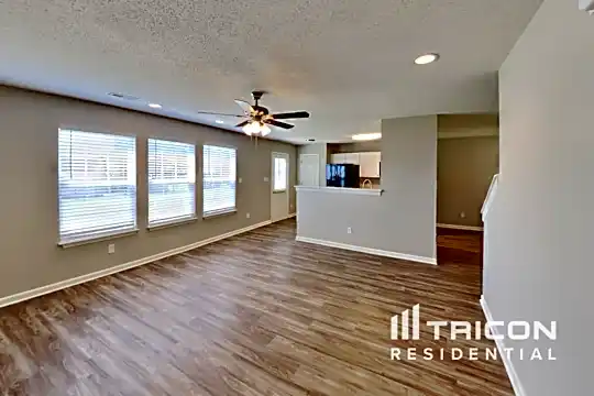 3622 Evanston Way Photo 2