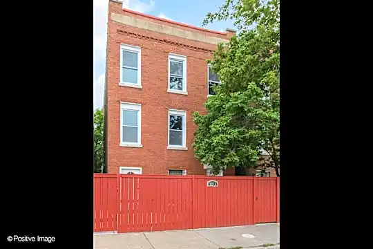2253 W Fullerton Ave #3 Photo 1