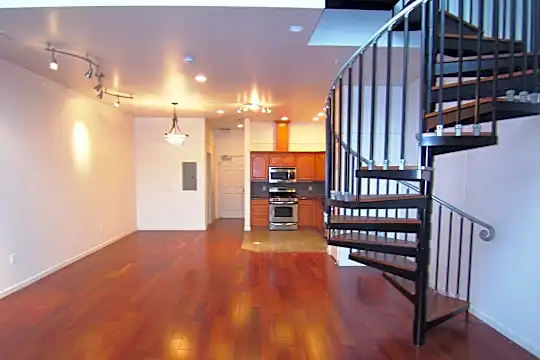 Hawthorne 44 Photo 2