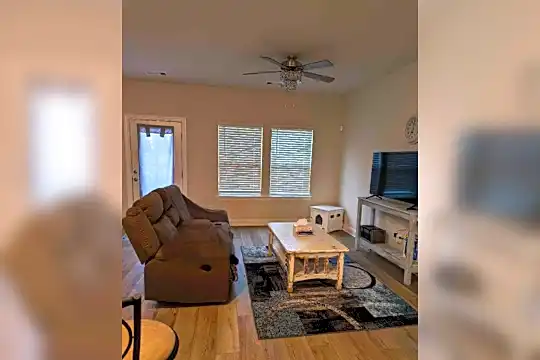 1532 Olympic Ln Photo 2